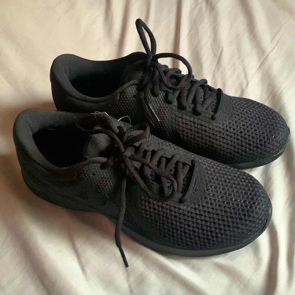 Black Nike Shoes
